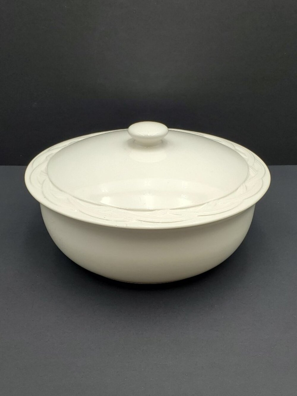 Pfaltzgraff Acadia White 2.5 Qt Covered Casserole Round Baking Dish with Lid
